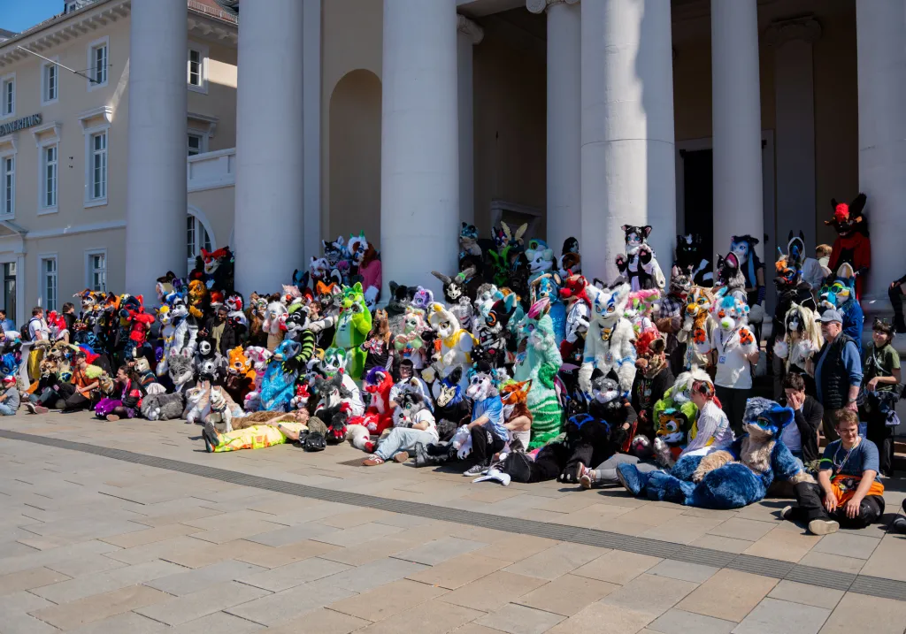 Group photo from a past Karlsfurs Suitwalk.